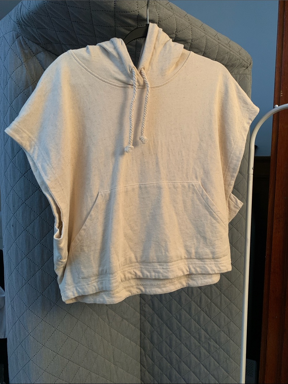 H&M Cream Sleeveless Hoodie Sweatshirt